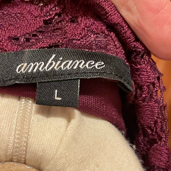 Lace dress - Picture 3 of 4